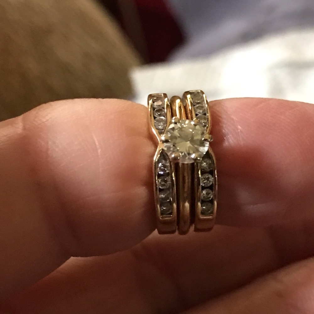 14 k yellow gold wedding set. Beautiful.